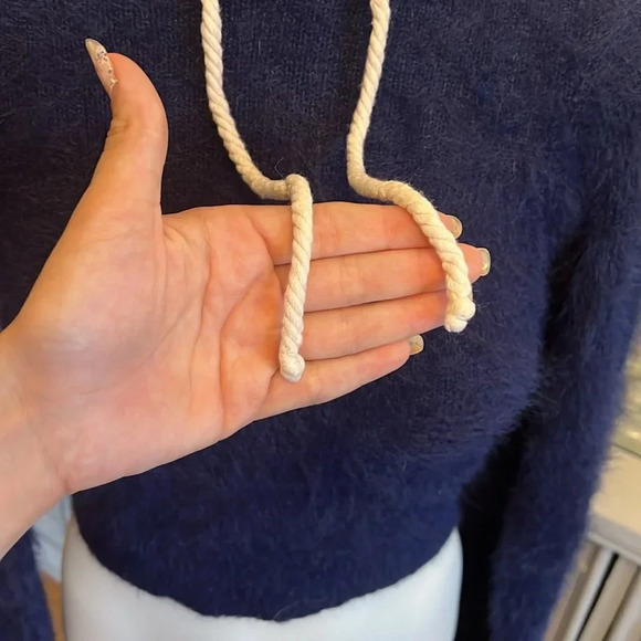 House of Harlow 1960 x REVOLVE Vaughn Eyelash Fuzzy Pullover Hoodie Deep Blue XS - Picture 4 of 11